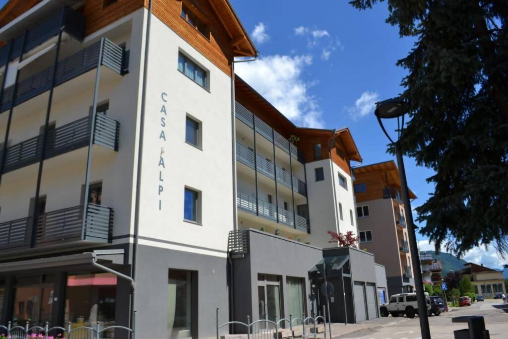 Appartamento Casa Alpi Malè エクステリア 写真